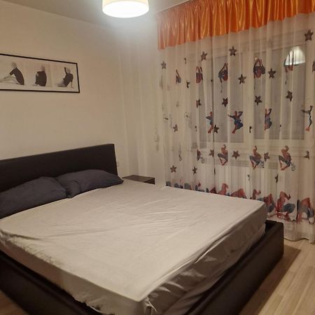 2 Bedrooms Apartment. Галац Экстерьер фото