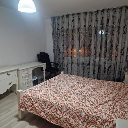 2 Bedrooms Apartment. Галац Экстерьер фото